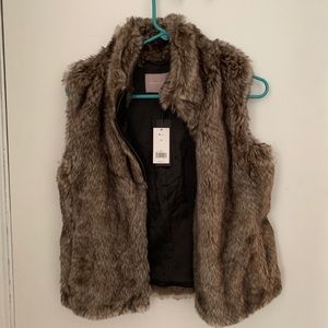 NWT $130 banana republic faux fur vest